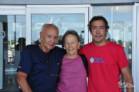 O Rodrigo recepcionando seus pais, Seu Gustavo e Dona Nilza (Joca e Ixa, para os íntimos!) no aeroporto de Montevideo, no Uruguai
